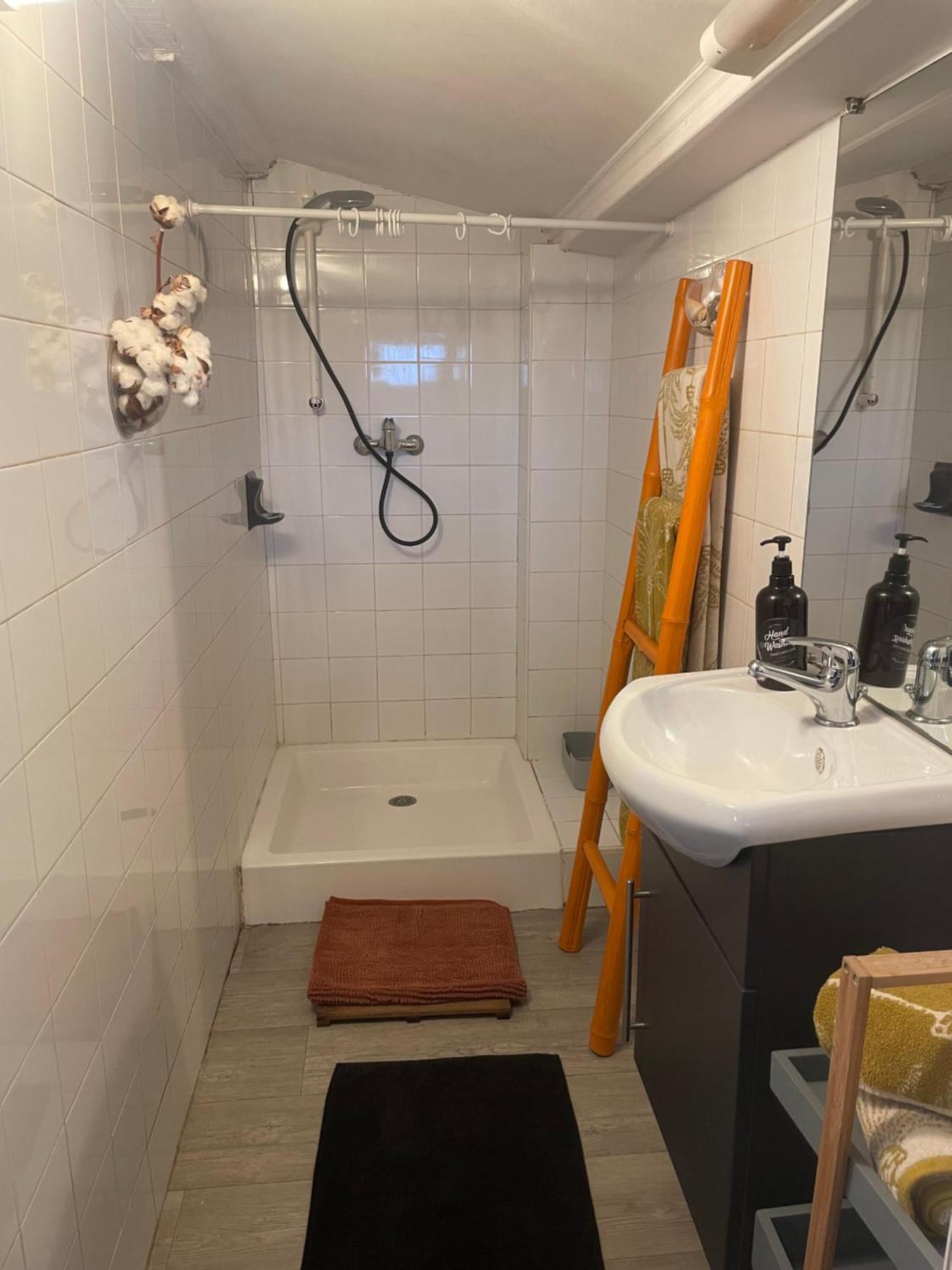 Studio Havre De Paix Au Pont Du Gard Piscine Et Jacuzzi Chez Valerie Payre Vers Pont du Gard Luaran gambar