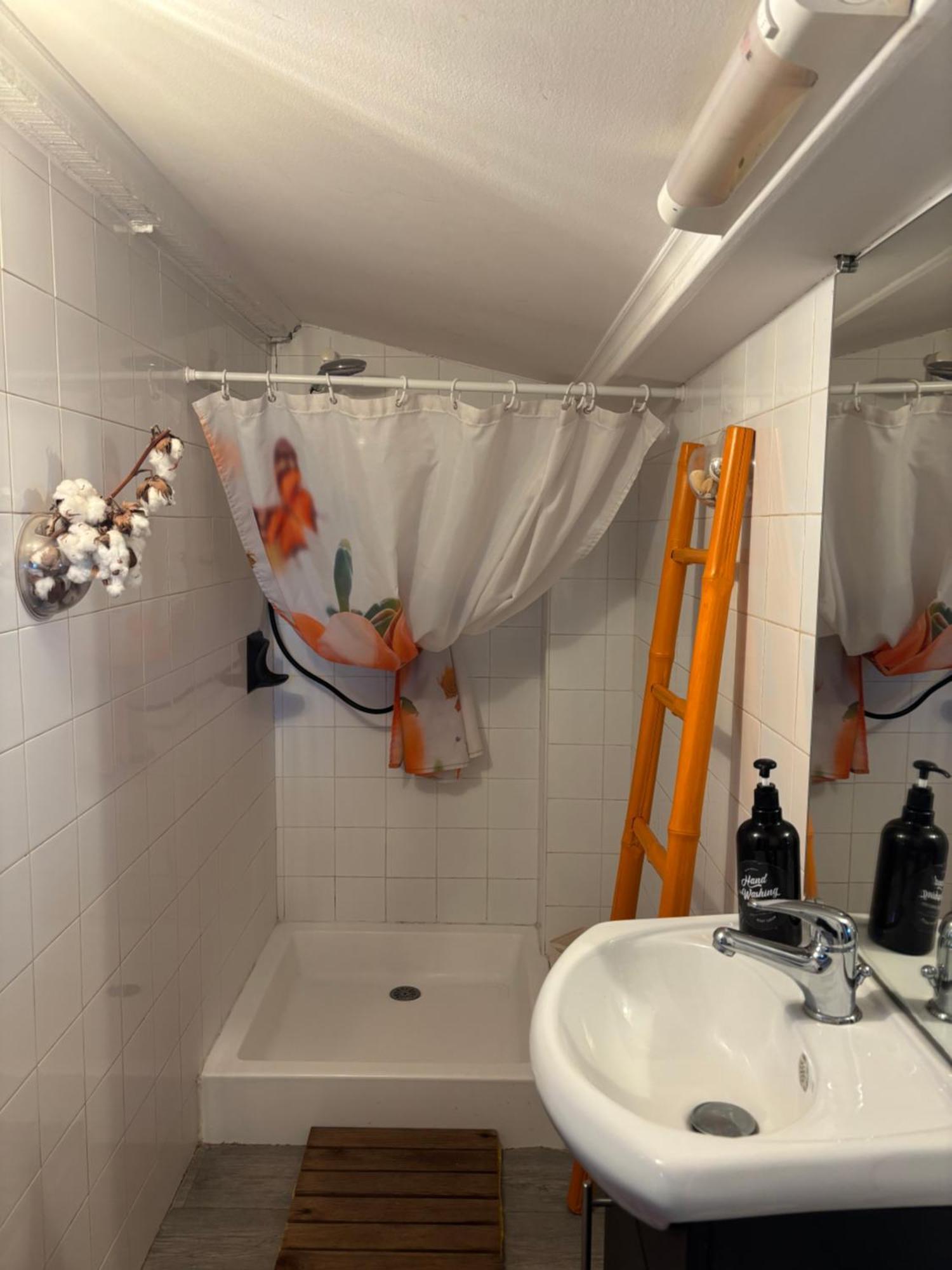 Studio Havre De Paix Au Pont Du Gard Piscine Et Jacuzzi Chez Valerie Payre Vers Pont du Gard Luaran gambar